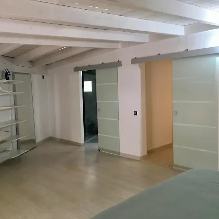 Apartment Spazioso E Incantevole, Funzionale, Wi-fi, Ac, Patio, Piscina Condivisa *