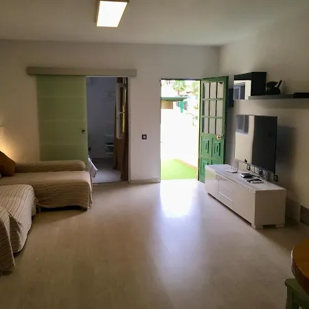 Appartamento Spazioso E Incantevole, Funzionale, Wi-fi, Ac, Patio, Piscina Condivisa
